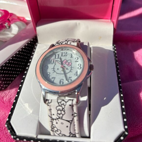 Sanrio Hello Kitty Bracelet Watch - White Band/Pink Ring/White Face - Picture 1 of 2